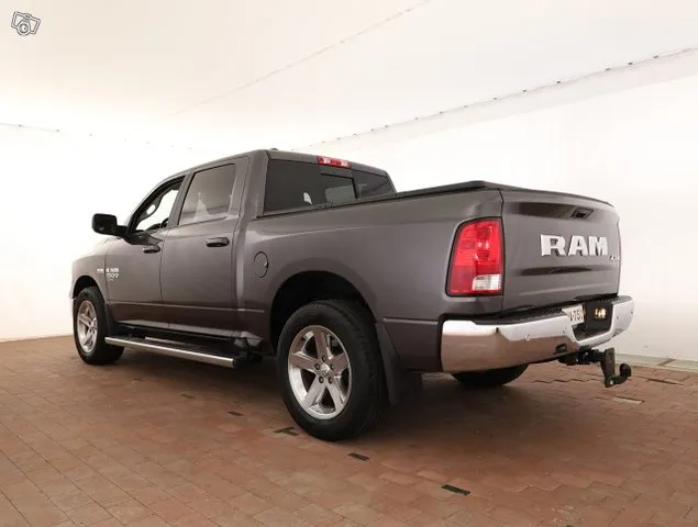 Ram 1500 Classic SLT 5.7 V8 Hemi 4x4 - 5- Paikkainen, Ratinl Image 3