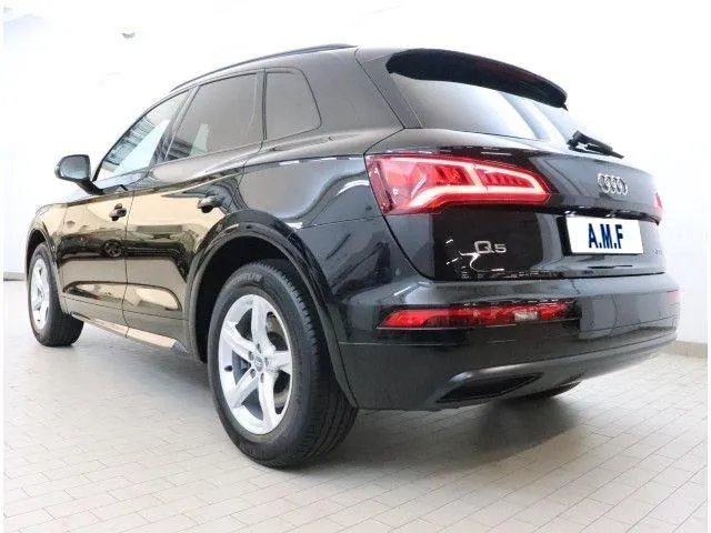 AUDI Q5 35 TDI quattro S tronic Sport Image 2